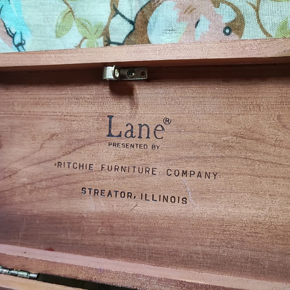 Lane Cedar Chest Salesman Sample Wood Jewelry Craft Stash Box *FLAW* NO KEY